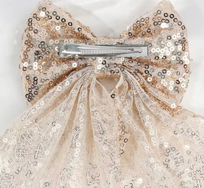 Finishing Touches: Gold Glitter Bow