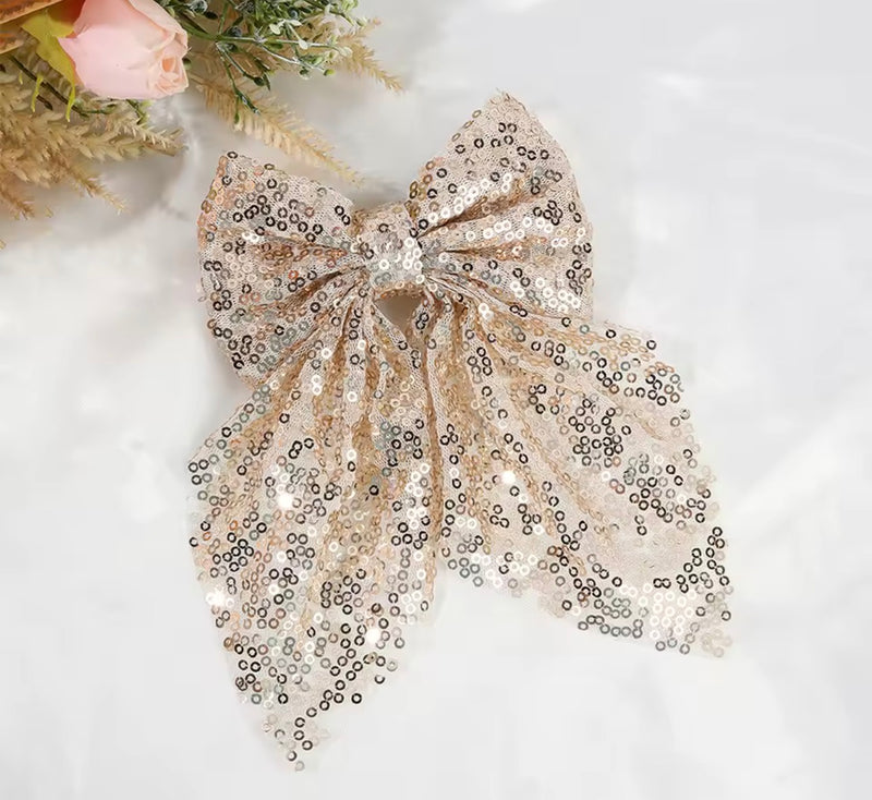 Finishing Touches: Gold Glitter Bow