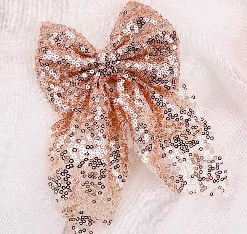 Finishing Touches: Gold Glitter Bow