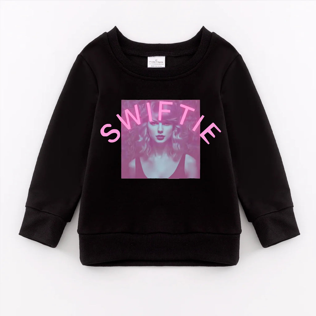 She’s a Swiftie Crewneck (black/pink)